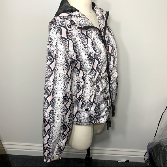 Me Jane Cropped Hooded Windbreaker Bomber Jacket Pink Black Snake Print Sz Small - Picture 6 of 12